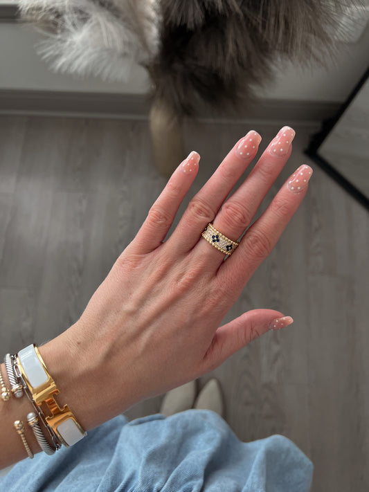 Clover Ring